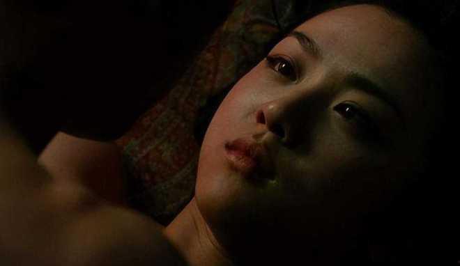 色戒床戏分析,情感与欲望的交织