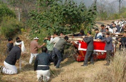 农村出殡视频,一场庄重而感人的告别