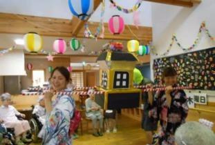 日本妈妈温泉视频,温馨瞬间捕捉