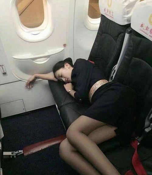 空姐小视频,揭秘空姐日常小视频背后的温馨瞬间