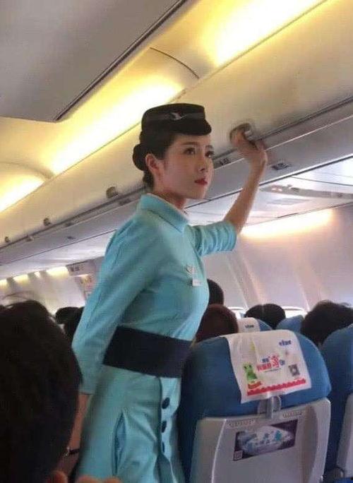 空姐小视频,揭秘空姐日常小视频背后的温馨瞬间