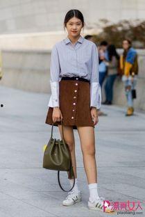 街拍韩国女生,韩国女生的潮流穿搭解析
