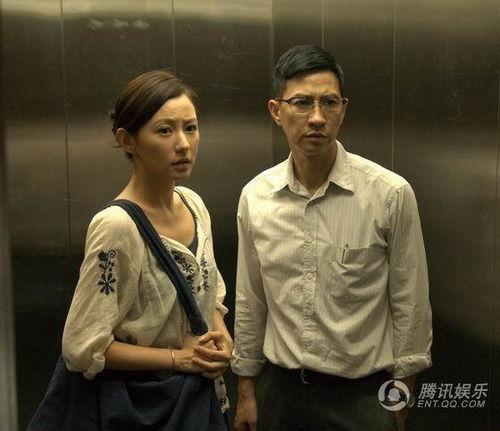 脱衣床戏脱戏吻胸,脱衣床戏中的深情吻胸瞬间