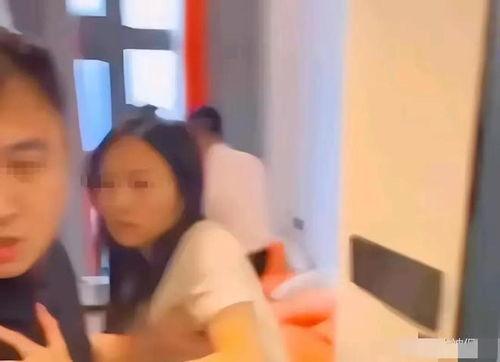 两个女人视频,视频中的女性风采