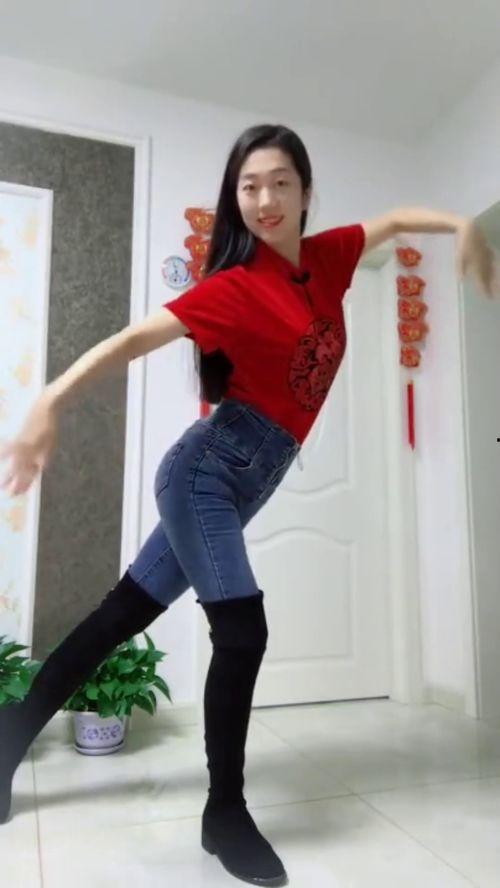 日本女巨人和小个子,身高差异下的奇妙人生