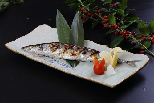 秋刀鱼图片,秋刀鱼的美味诱惑