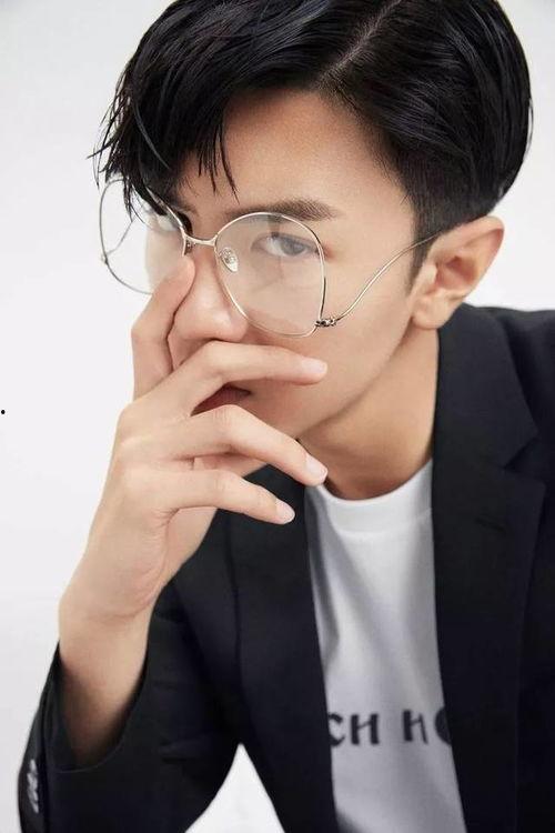 陈哲远图片,光影交织下的青春偶像