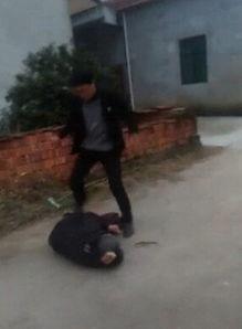 老人打架视频,一幕老人街头打架的瞬间回顾