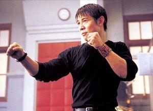 李连杰龙之吻国语版,李连杰演绎江湖情仇，热血青春传奇